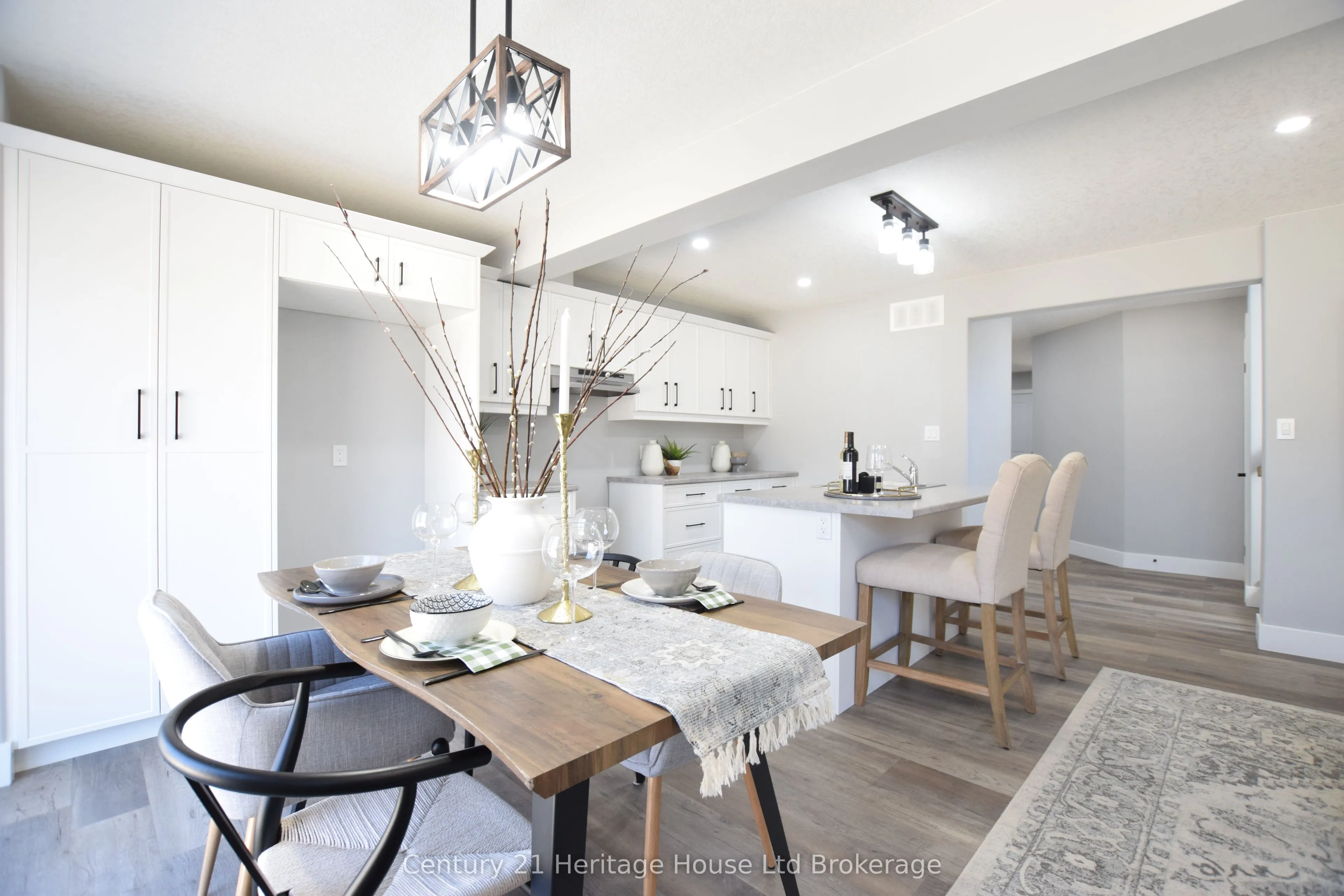 303 Simcoe Street