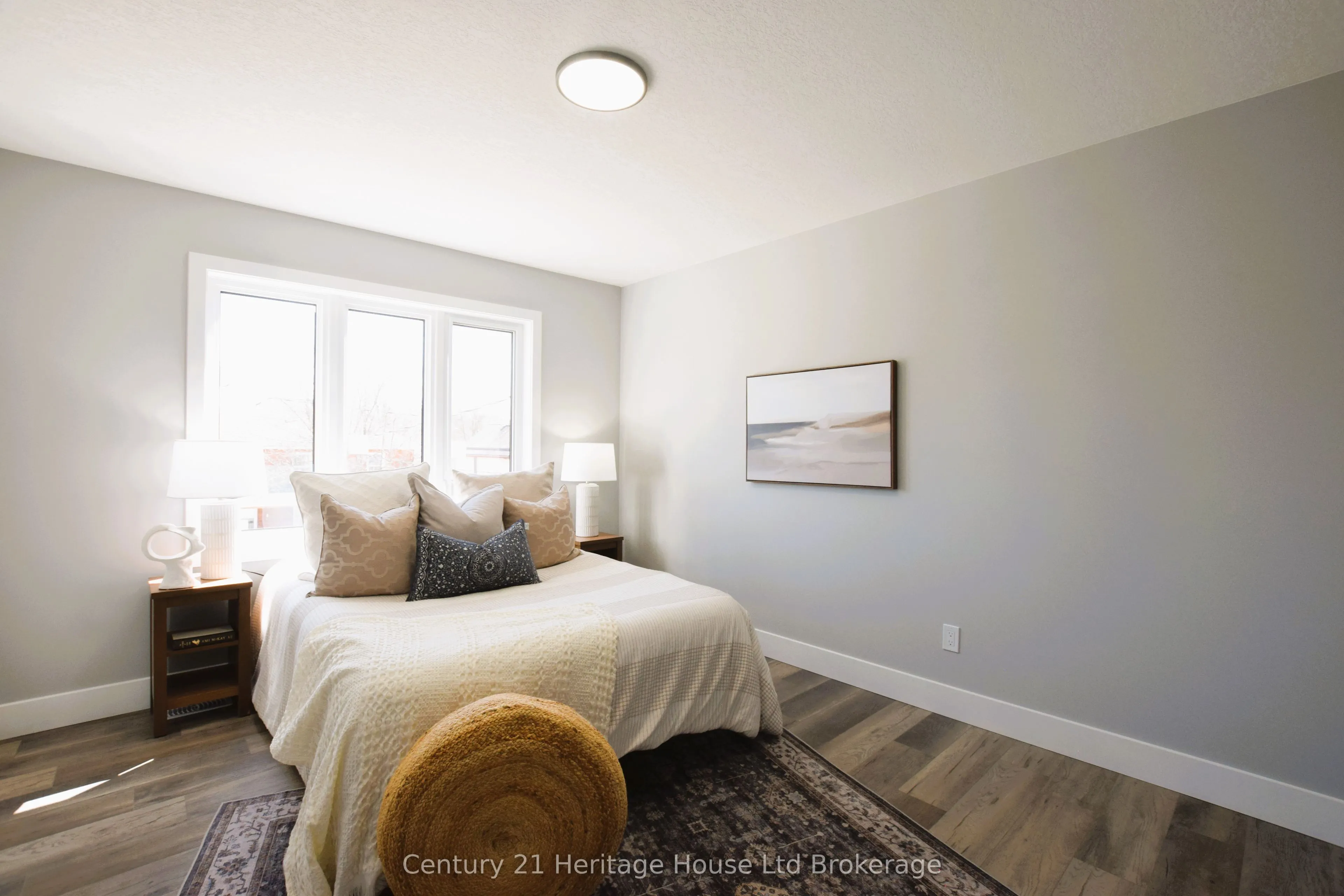 303 Simcoe Street