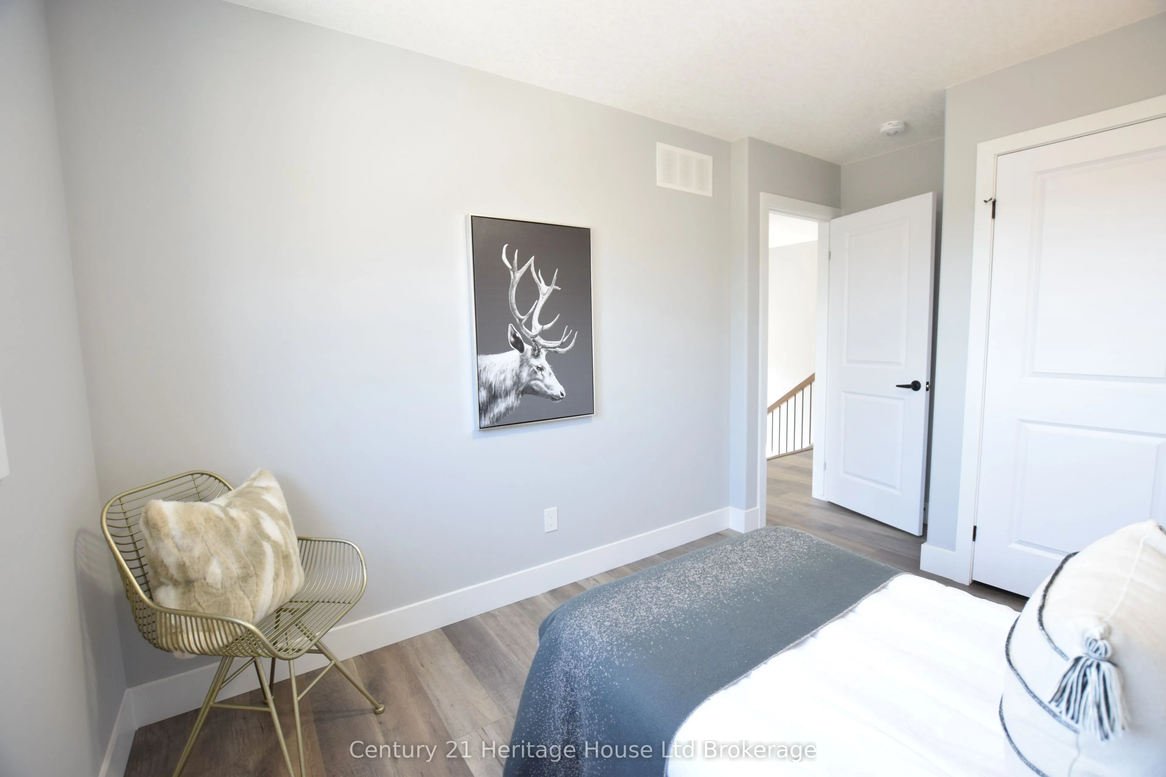 303 Simcoe Street