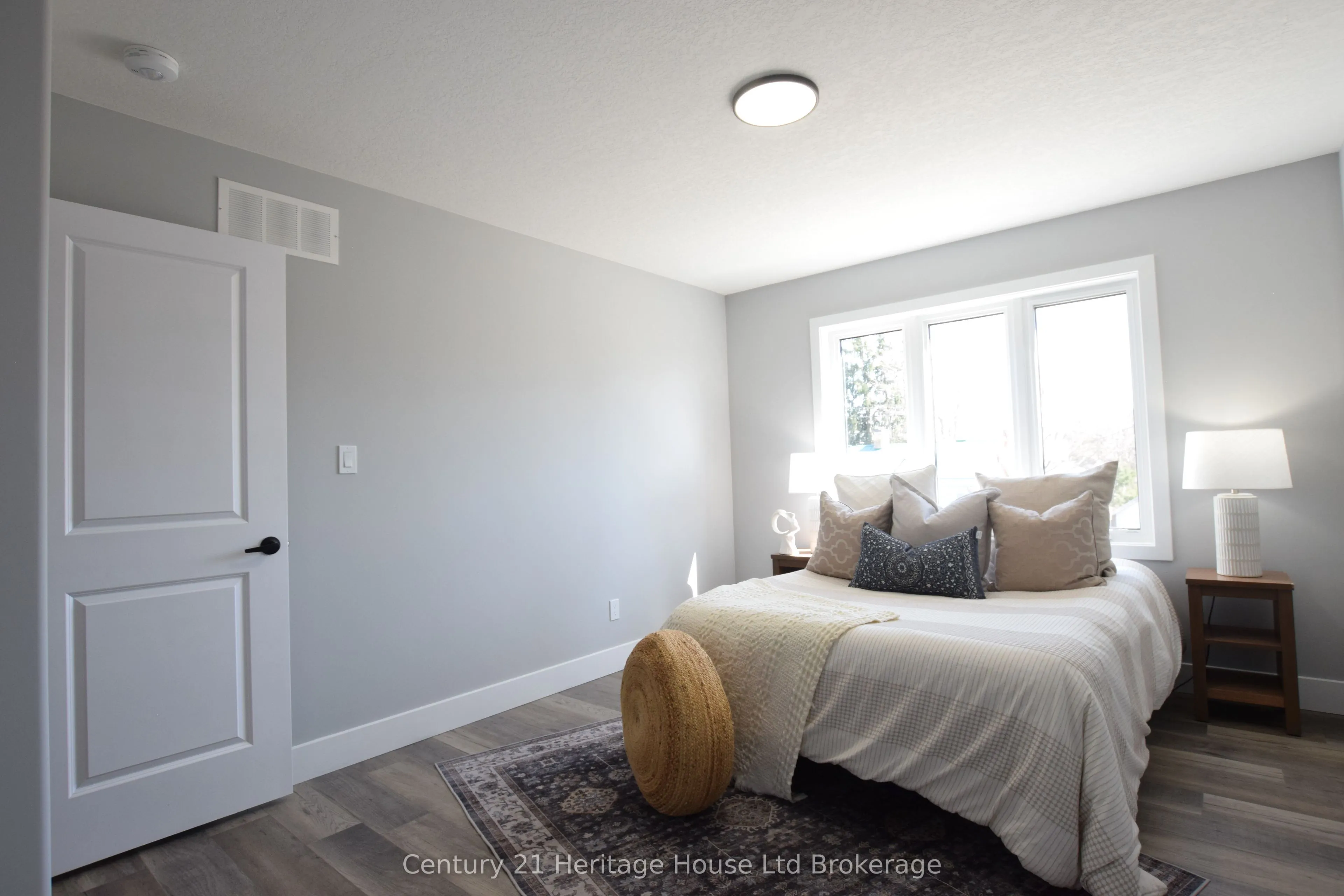 303 Simcoe Street