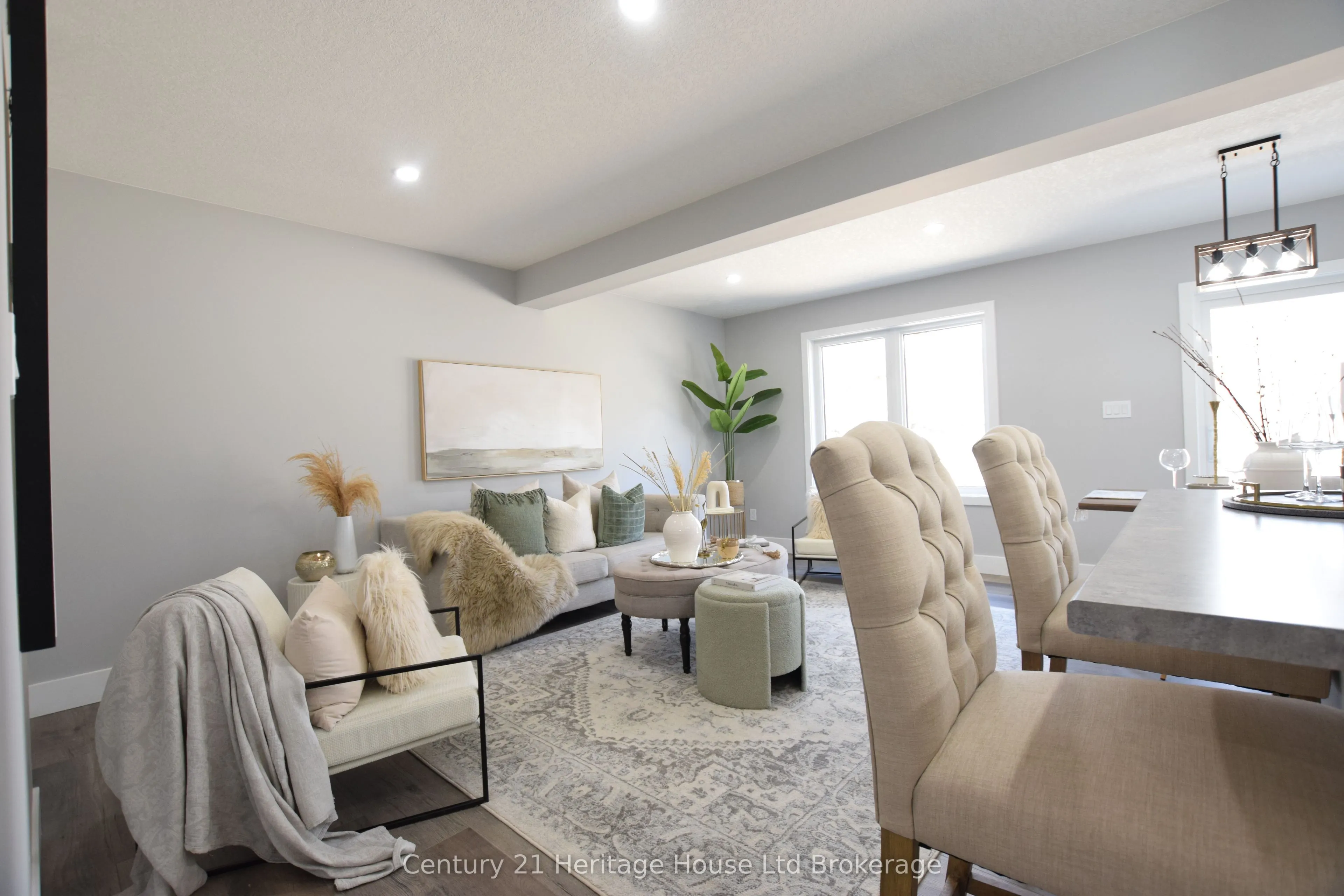 303 Simcoe Street