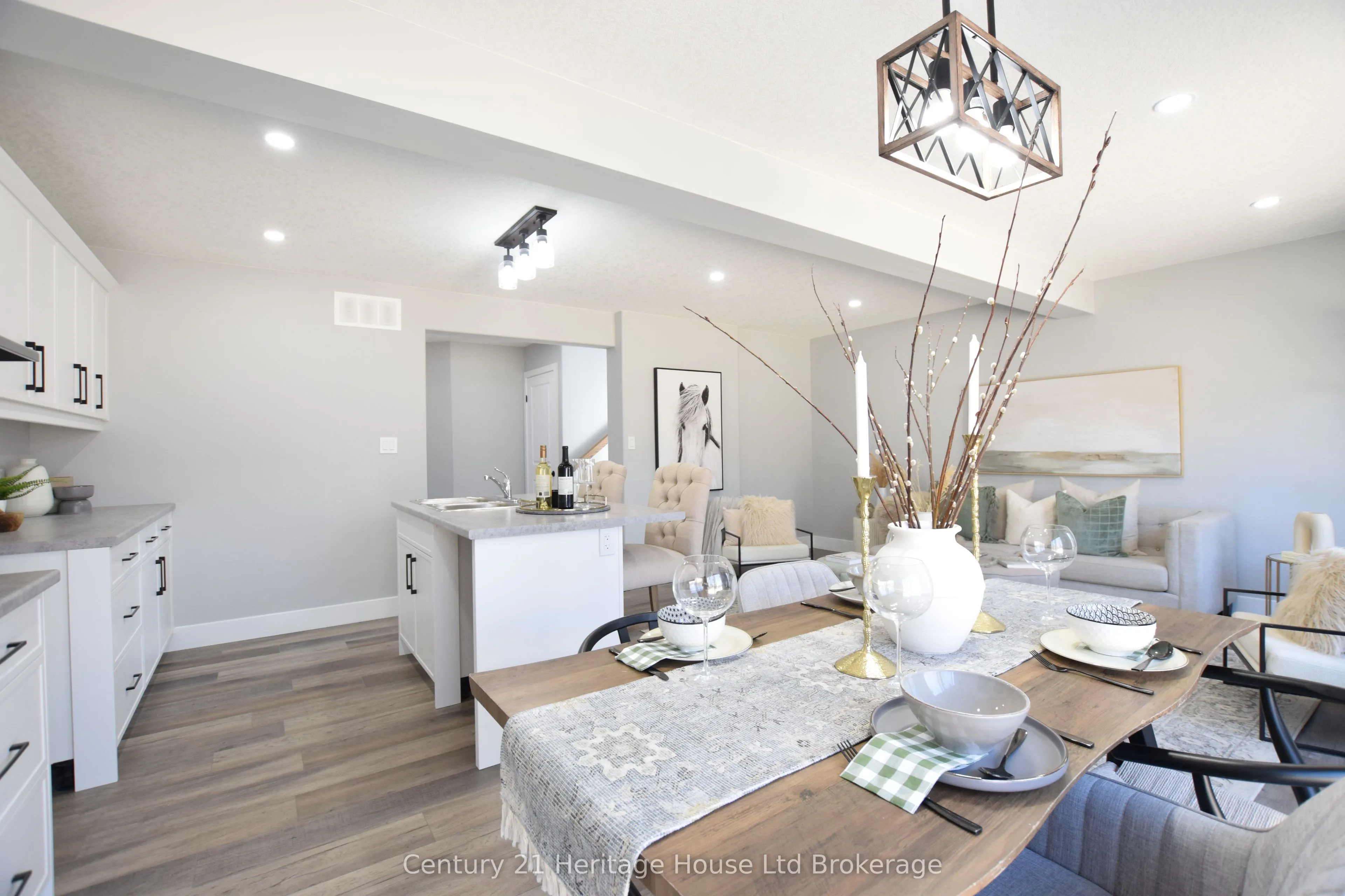 303 Simcoe Street