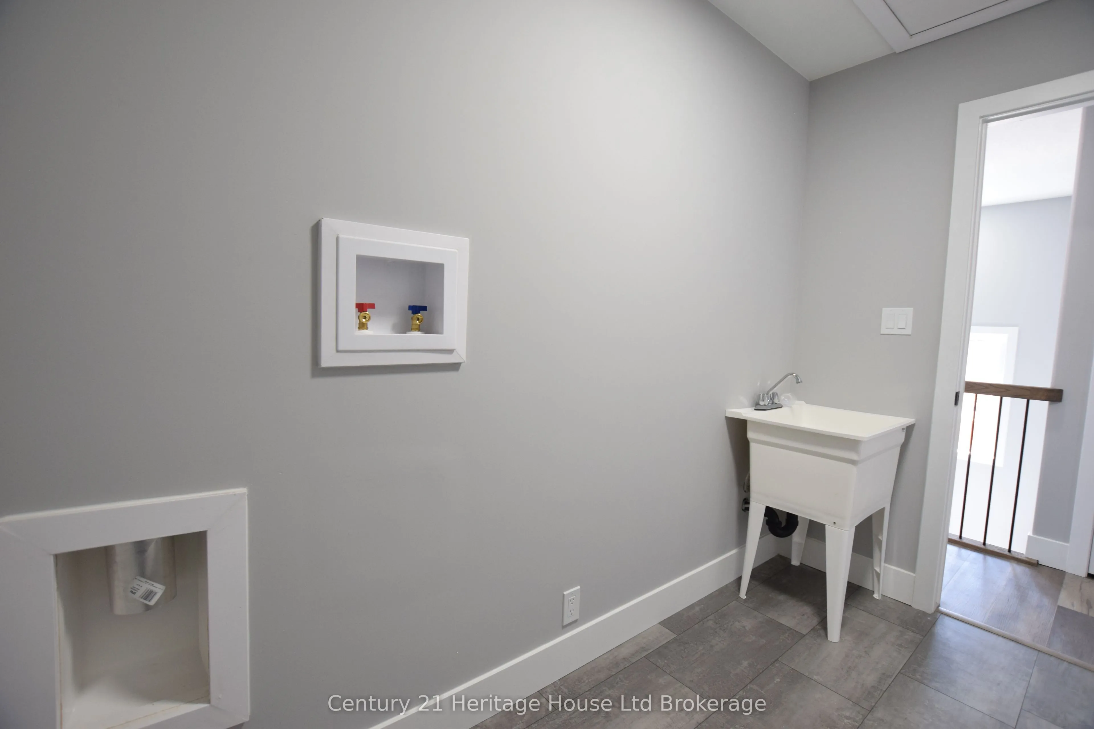 303 Simcoe Street