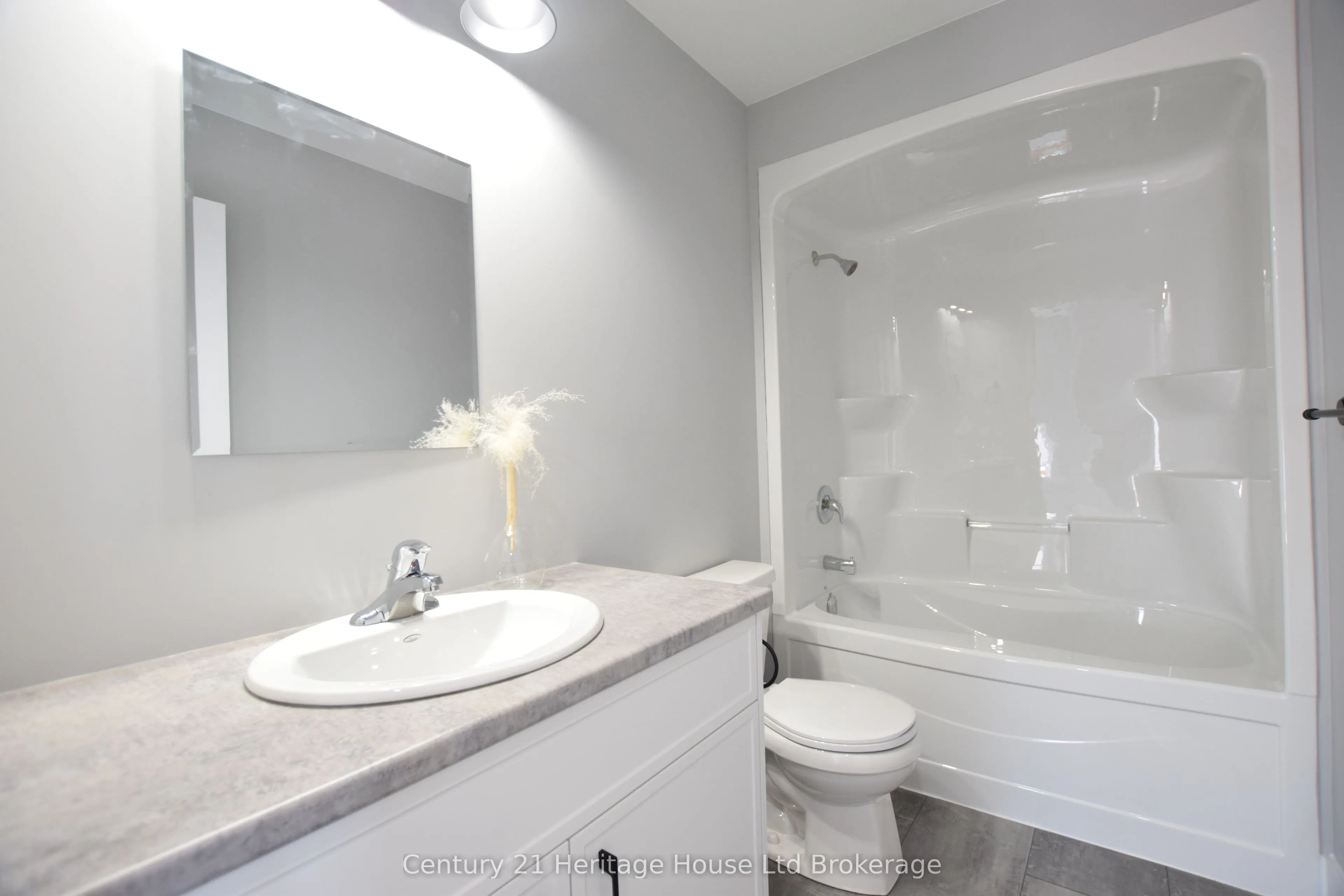 303 Simcoe Street