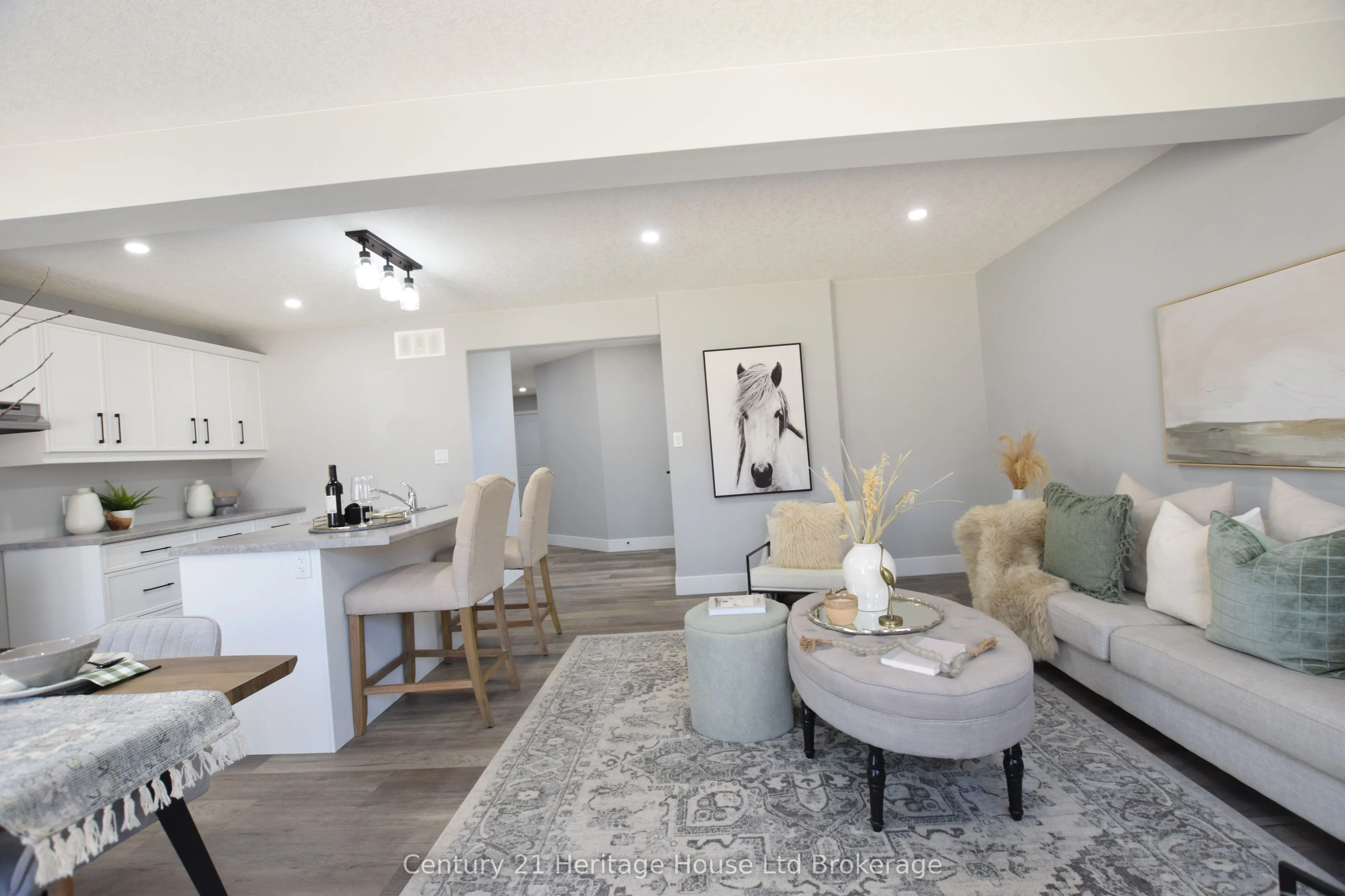 303 Simcoe Street