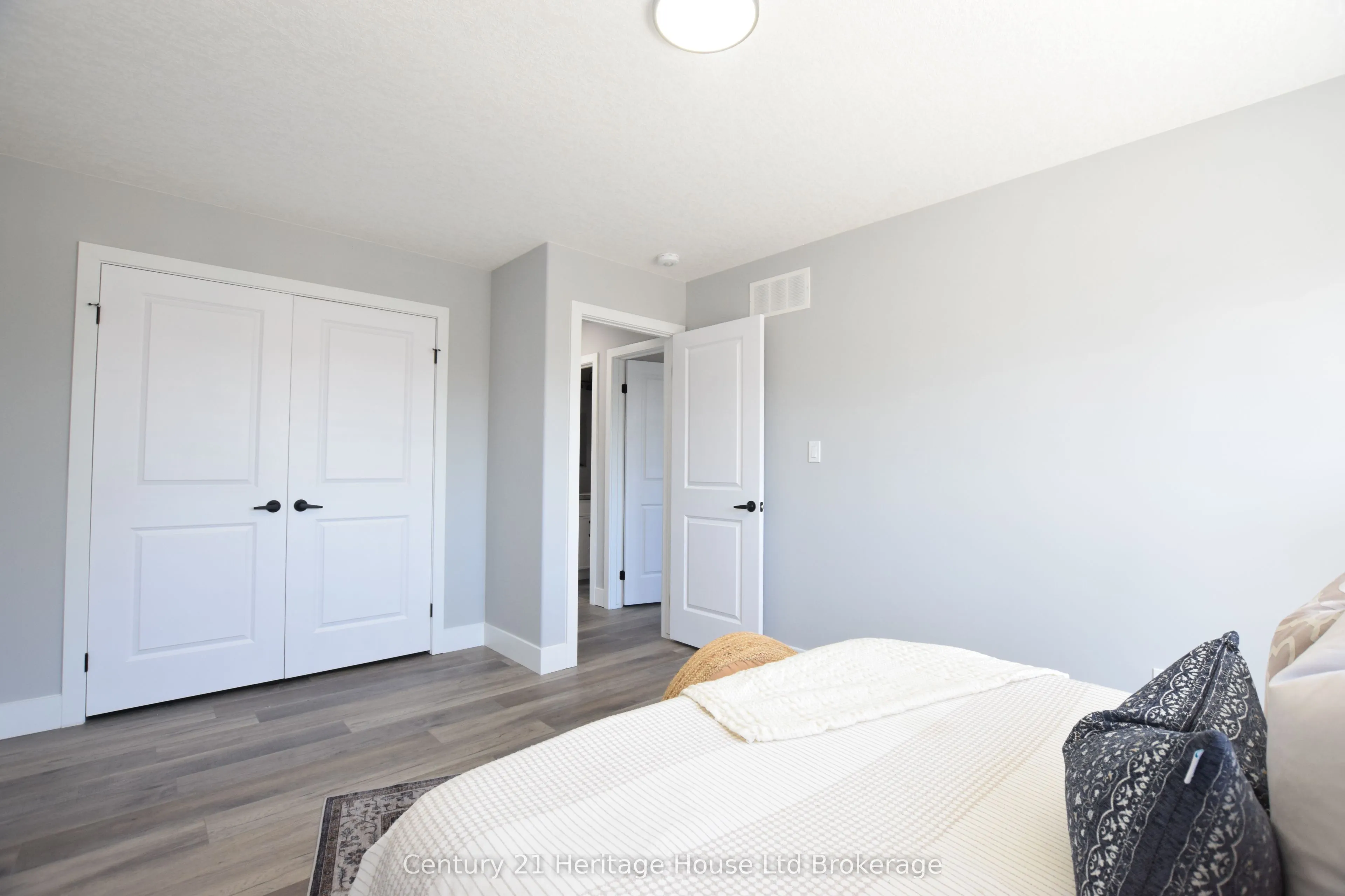 303 Simcoe Street