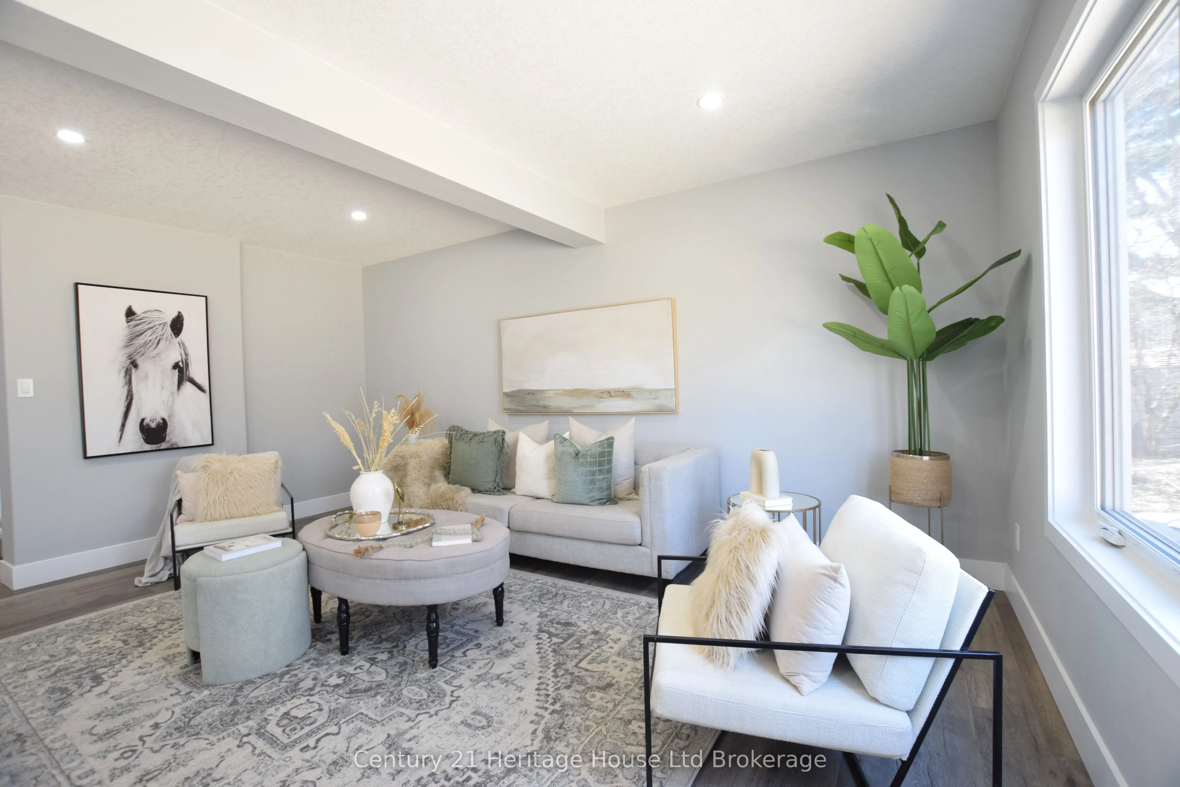 303 Simcoe Street