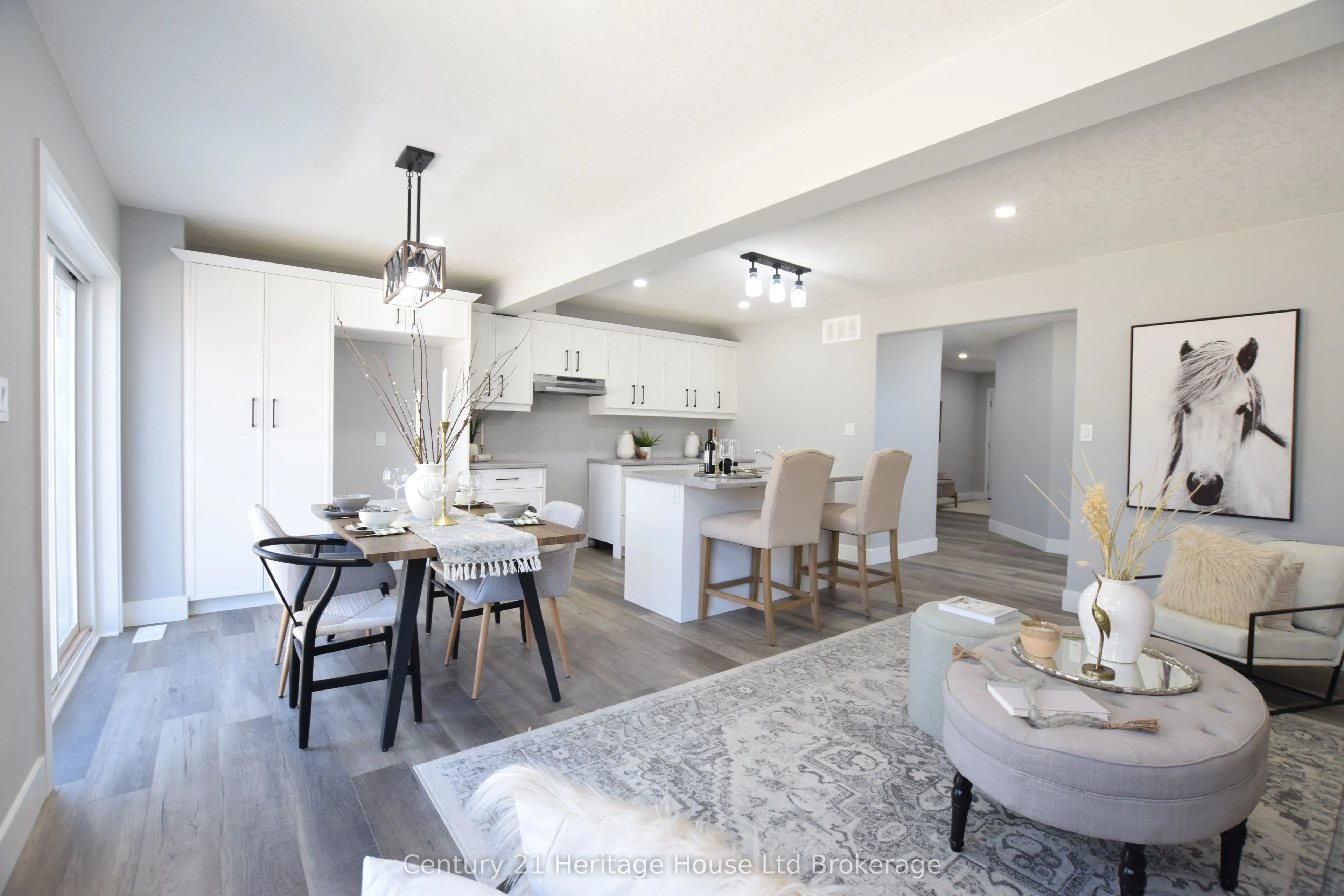 305 SIMCOE Street