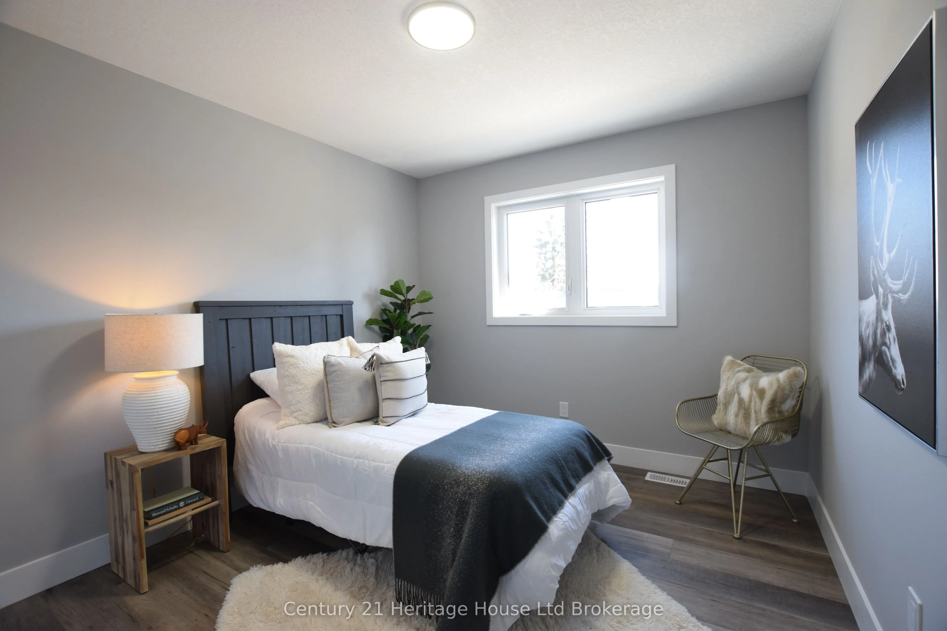 305 SIMCOE Street