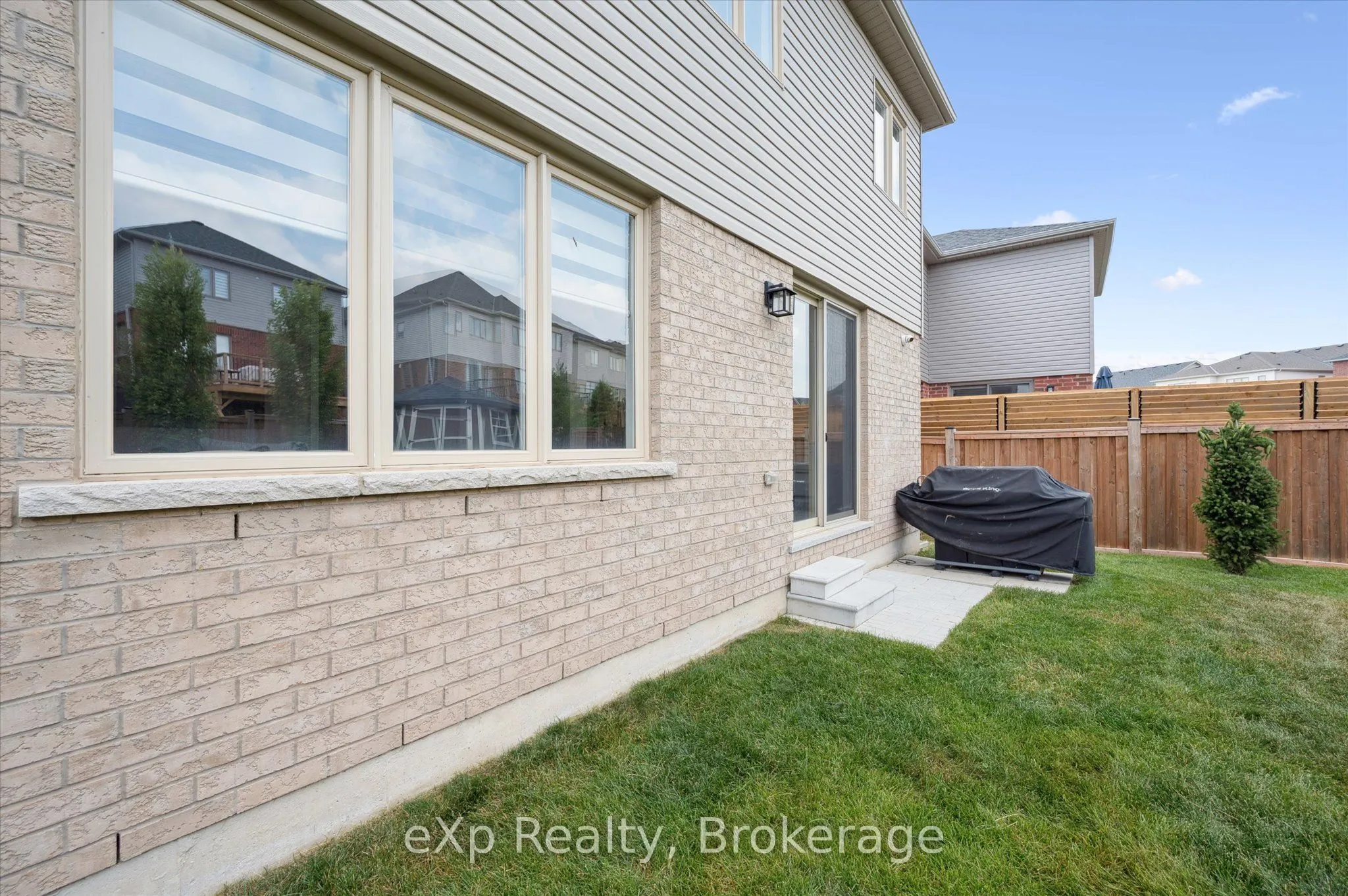 50 Elliot Avenue E