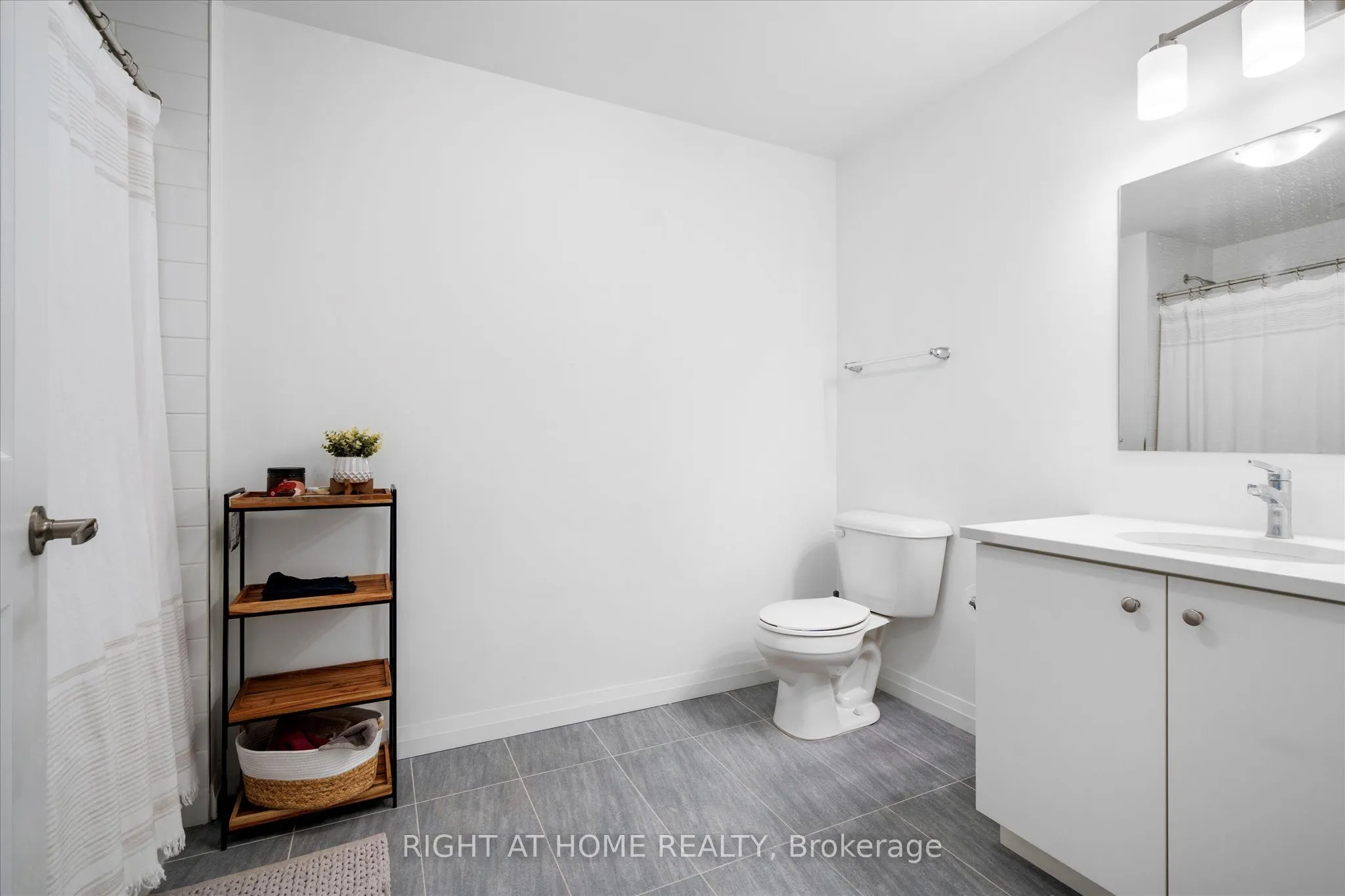 108 Garment Street, #2503
