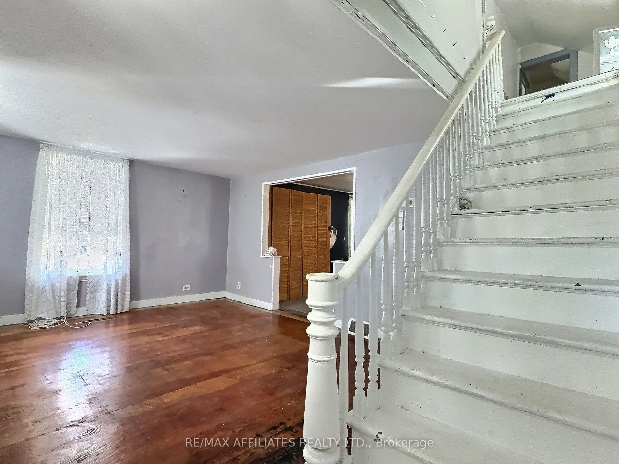 188 Dibble Street E