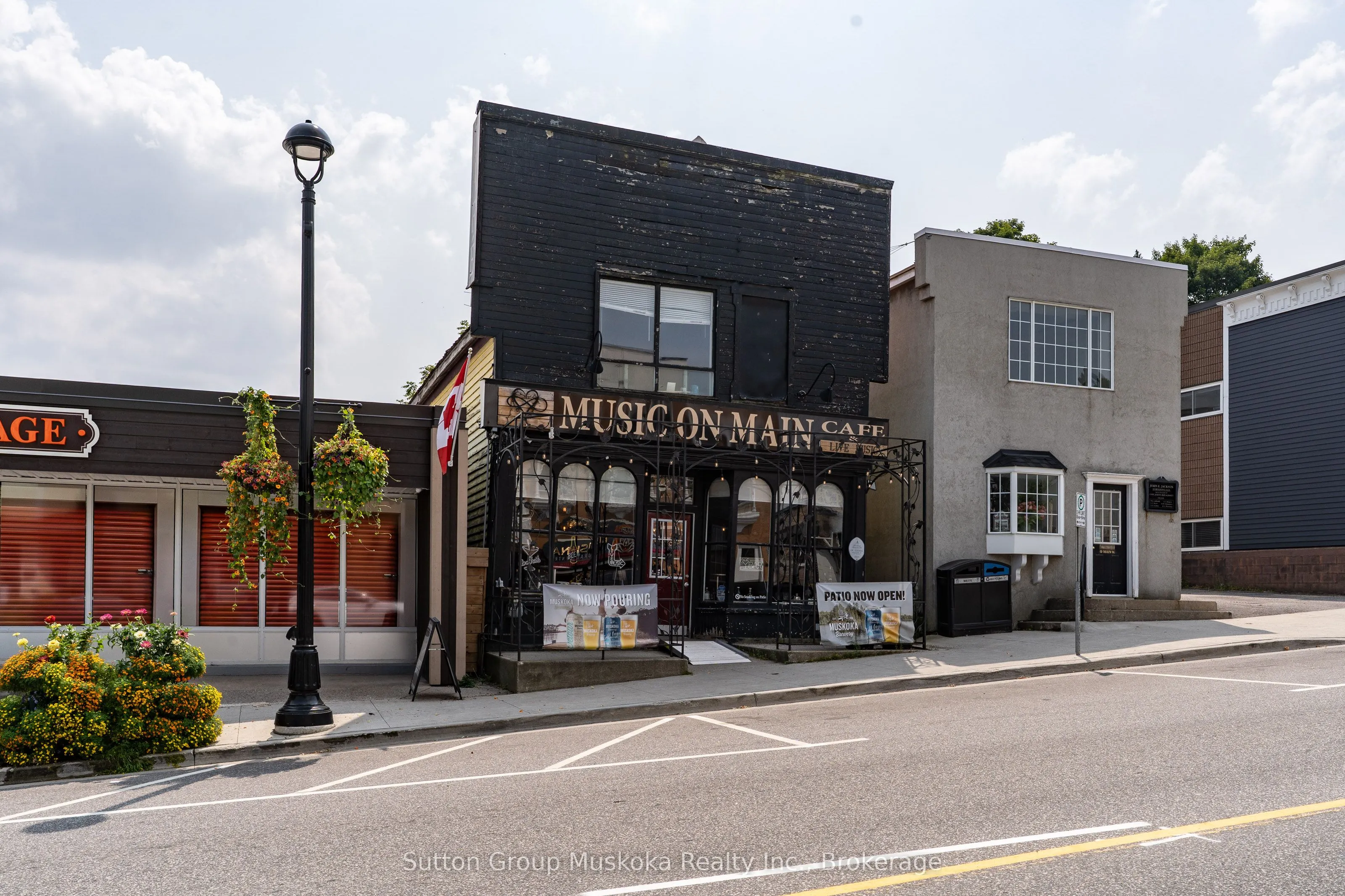 7 Main Street W