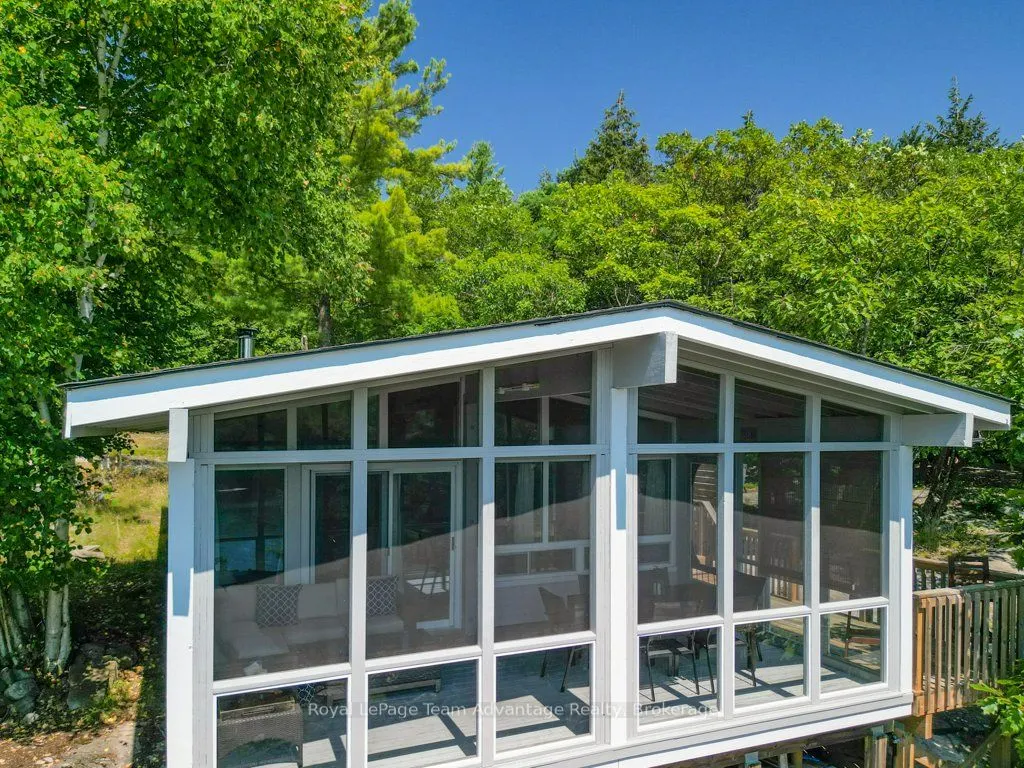 30 ROCKCLIFFE Drive N