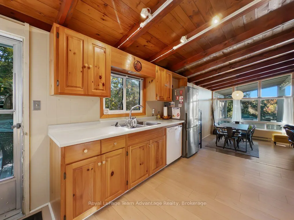 30 ROCKCLIFFE Drive N