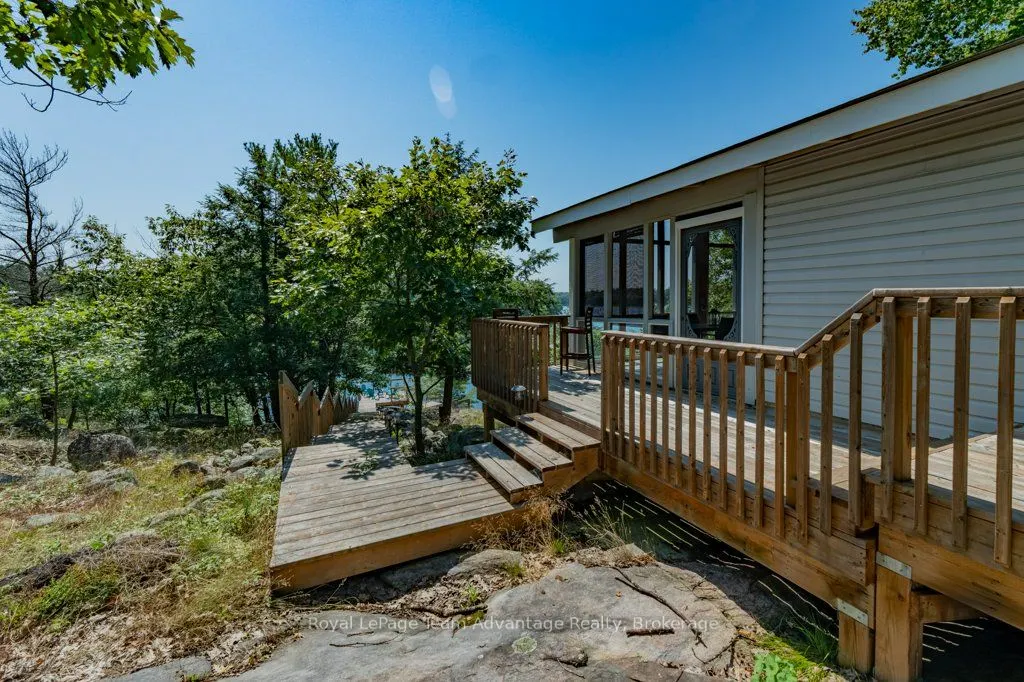 30 ROCKCLIFFE Drive N