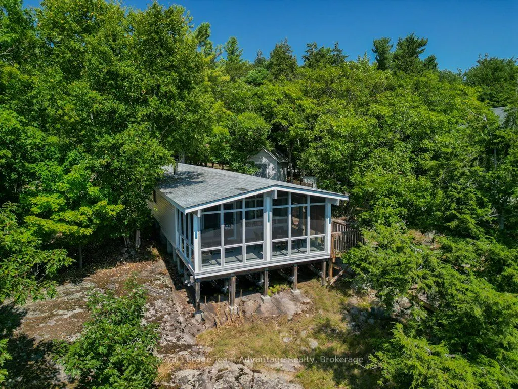 30 ROCKCLIFFE Drive N