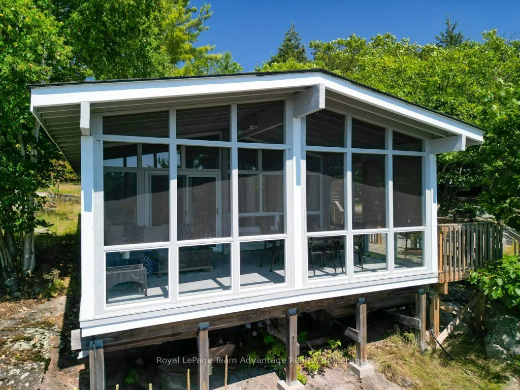 30 ROCKCLIFFE Drive N