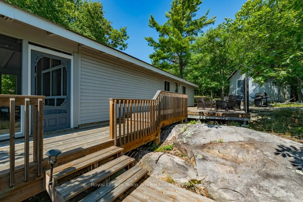 30 ROCKCLIFFE Drive N