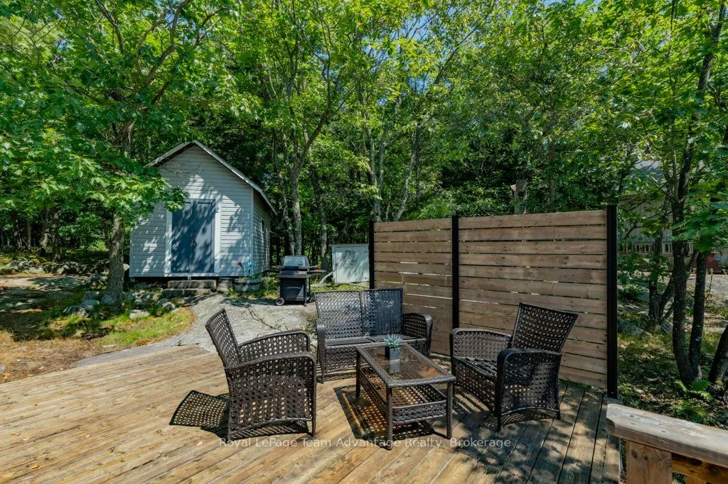 30 ROCKCLIFFE Drive N