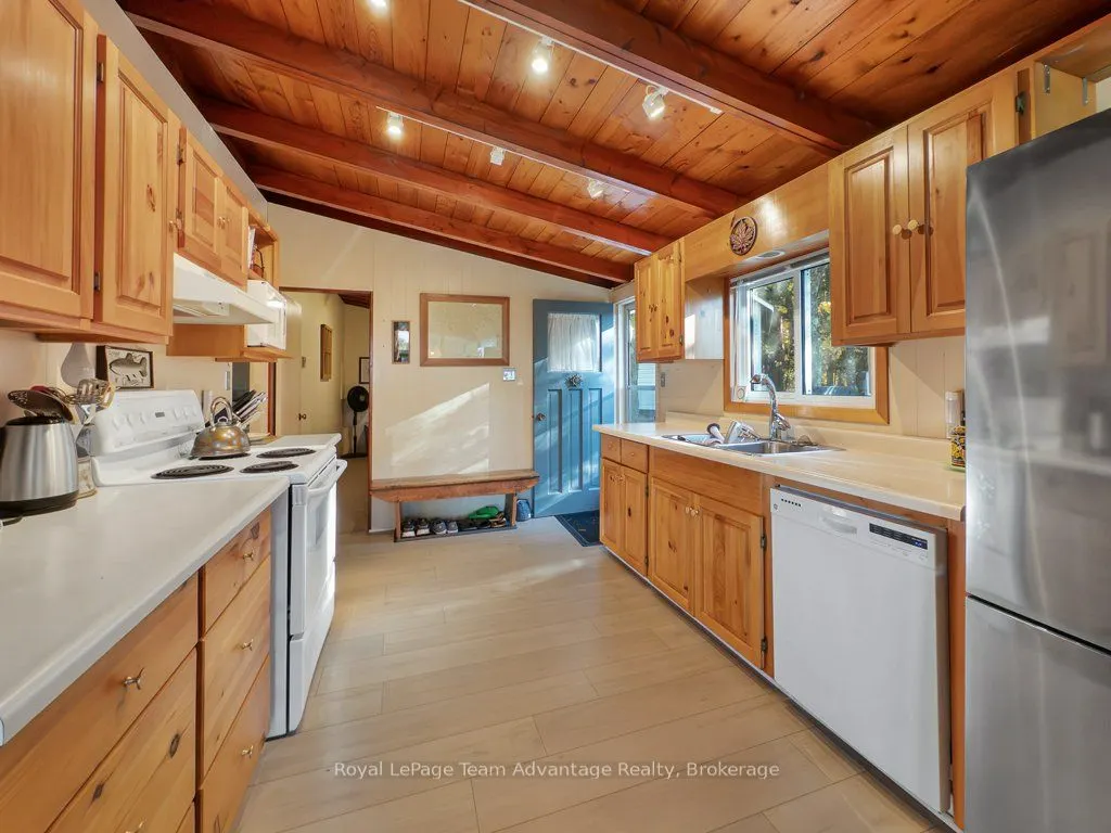30 ROCKCLIFFE Drive N