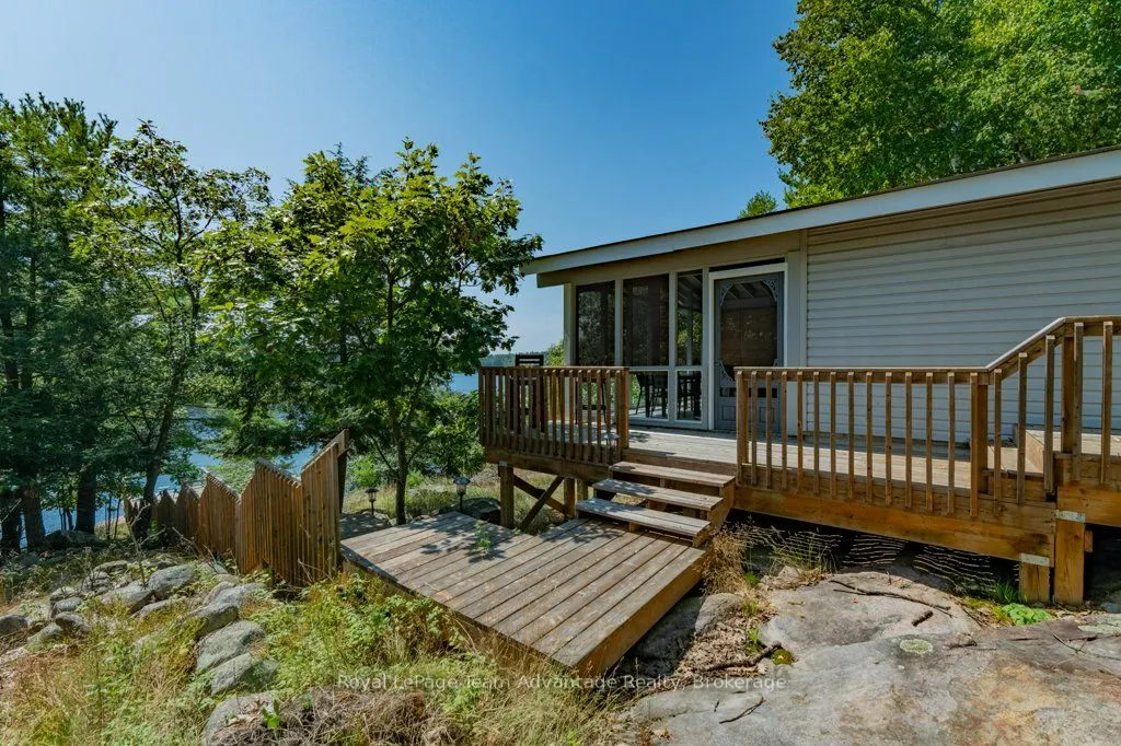 30 ROCKCLIFFE Drive N