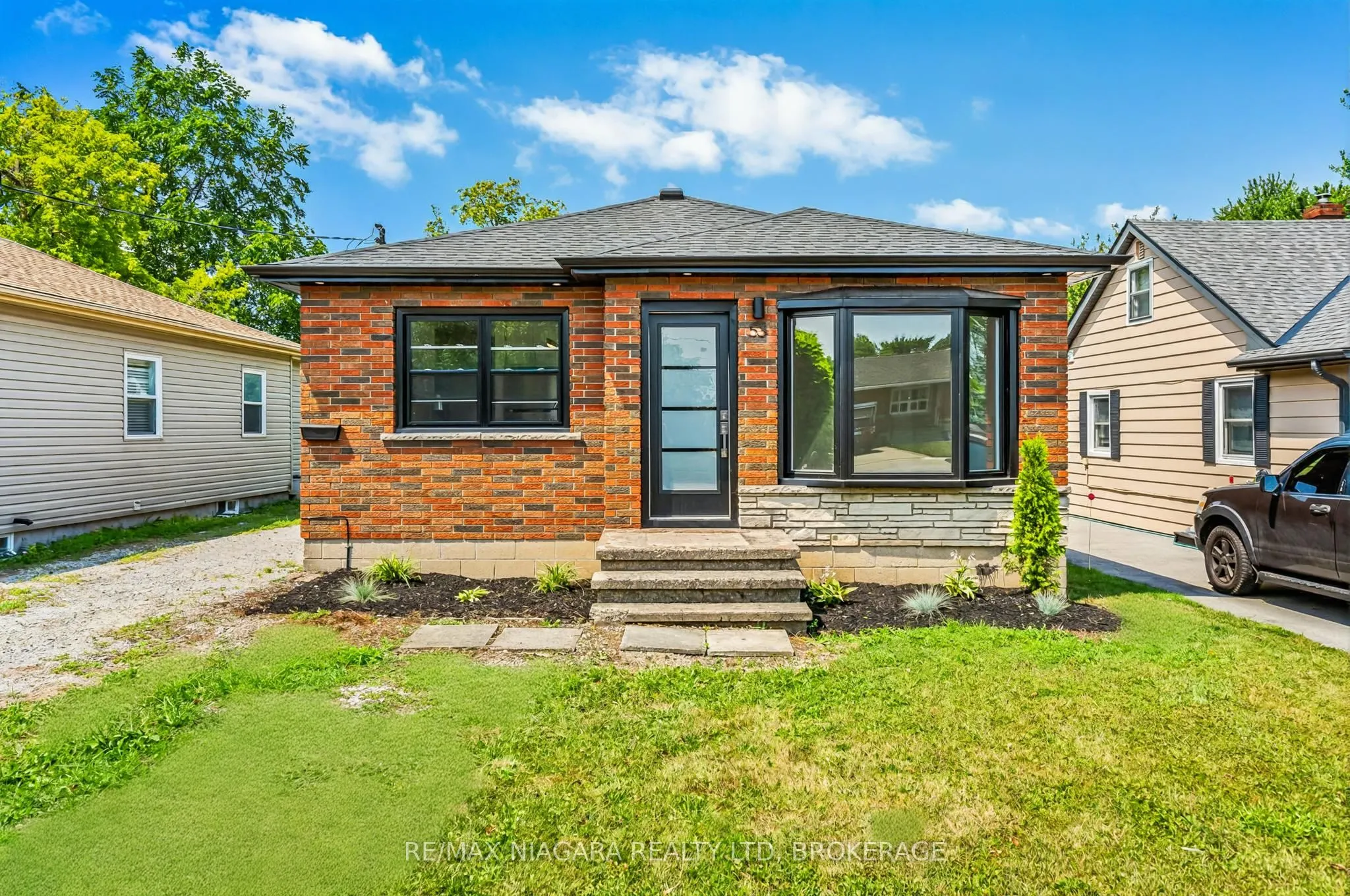 53 Collier Road S