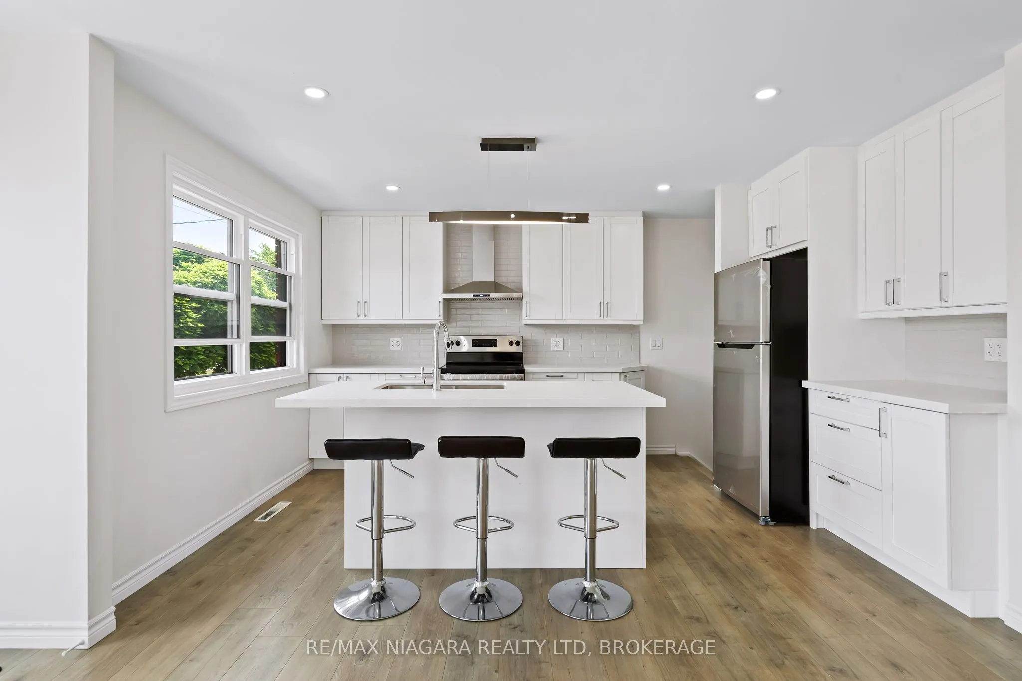 53 Collier Road S