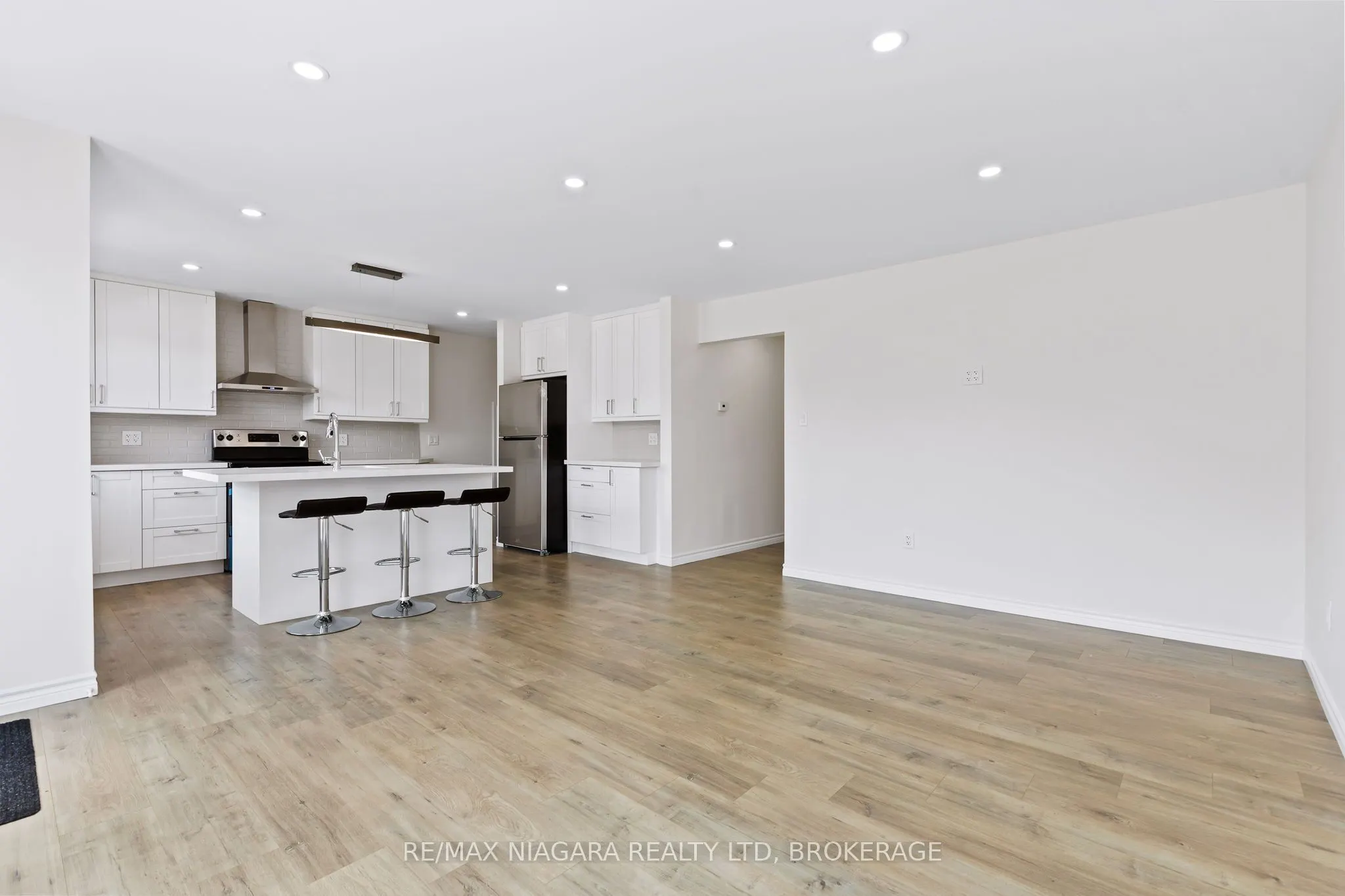 53 Collier Road S