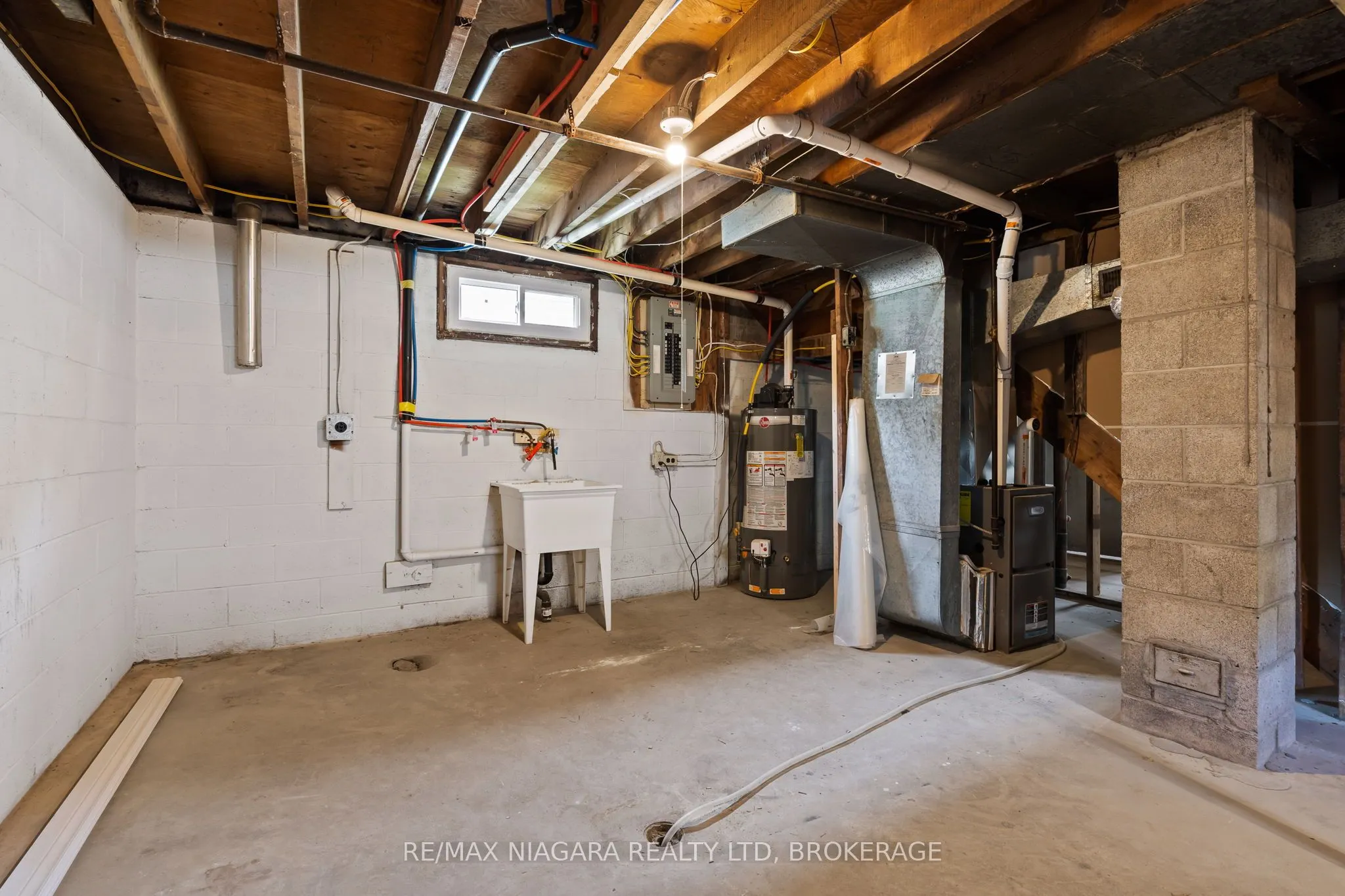 53 Collier Road S