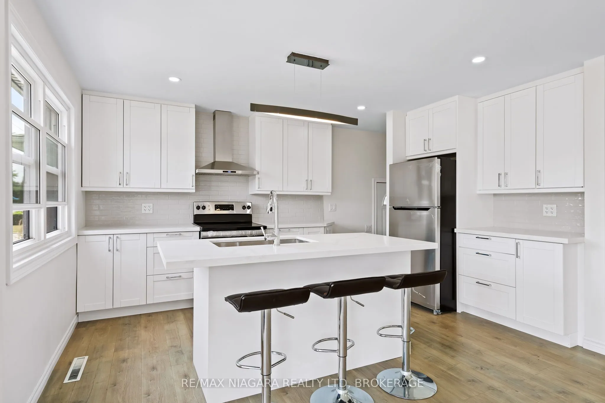 53 Collier Road S