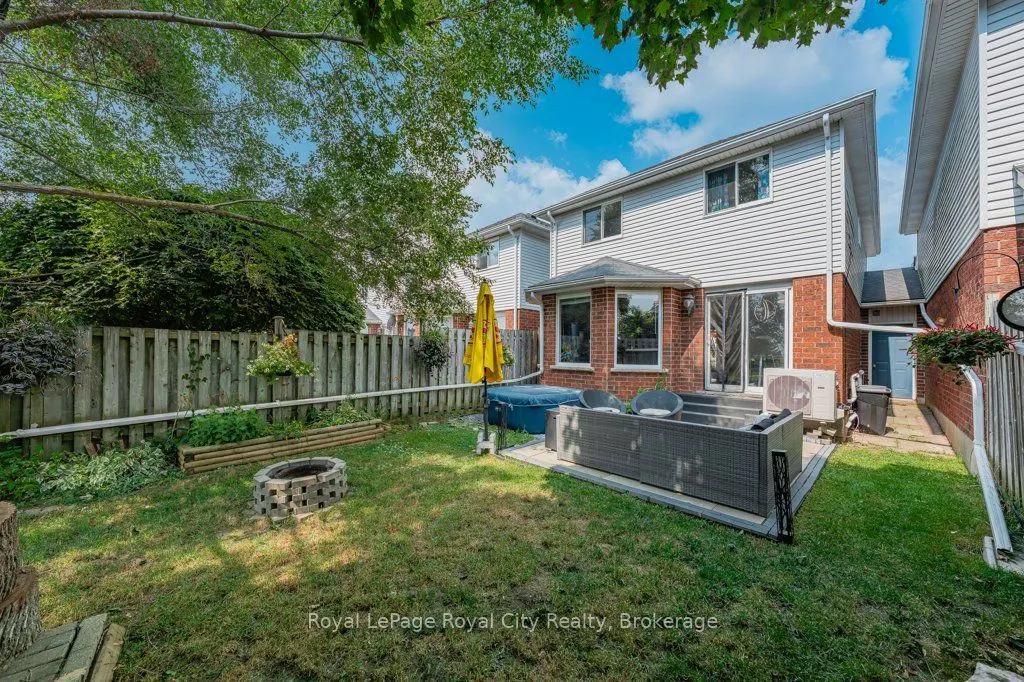 260 Tait Crescent