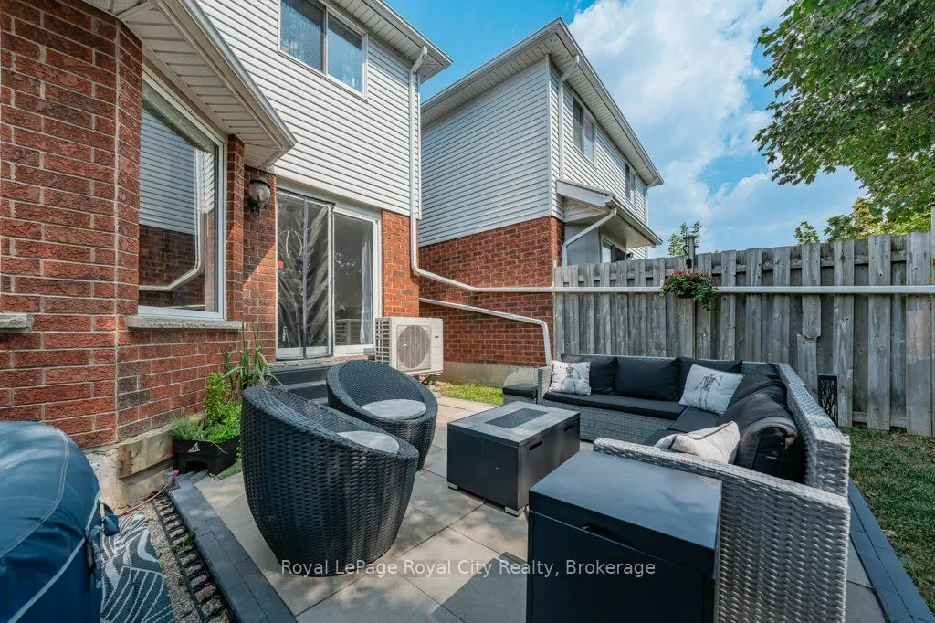 260 Tait Crescent