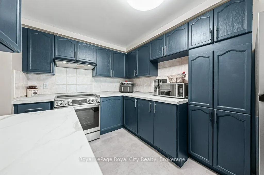 260 Tait Crescent