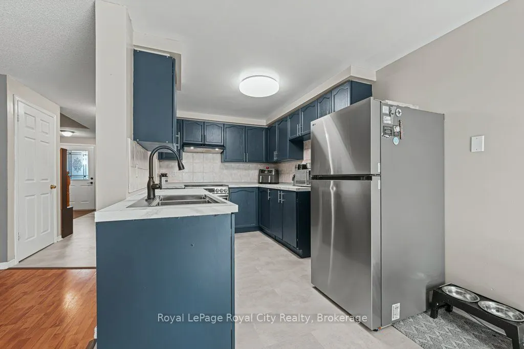 260 Tait Crescent