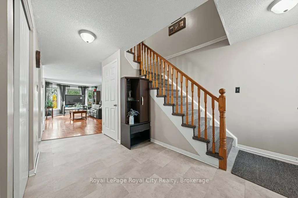 260 Tait Crescent