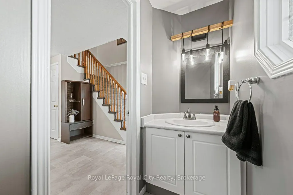 260 Tait Crescent