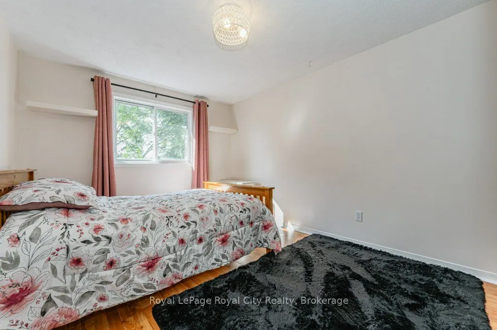 260 Tait Crescent