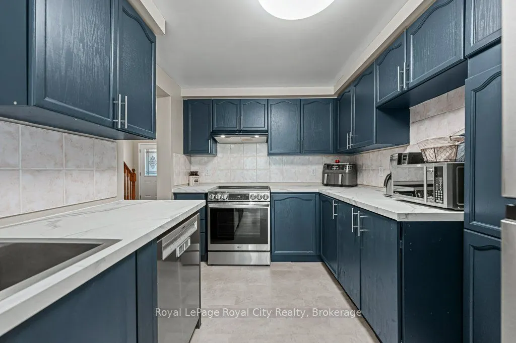 260 Tait Crescent
