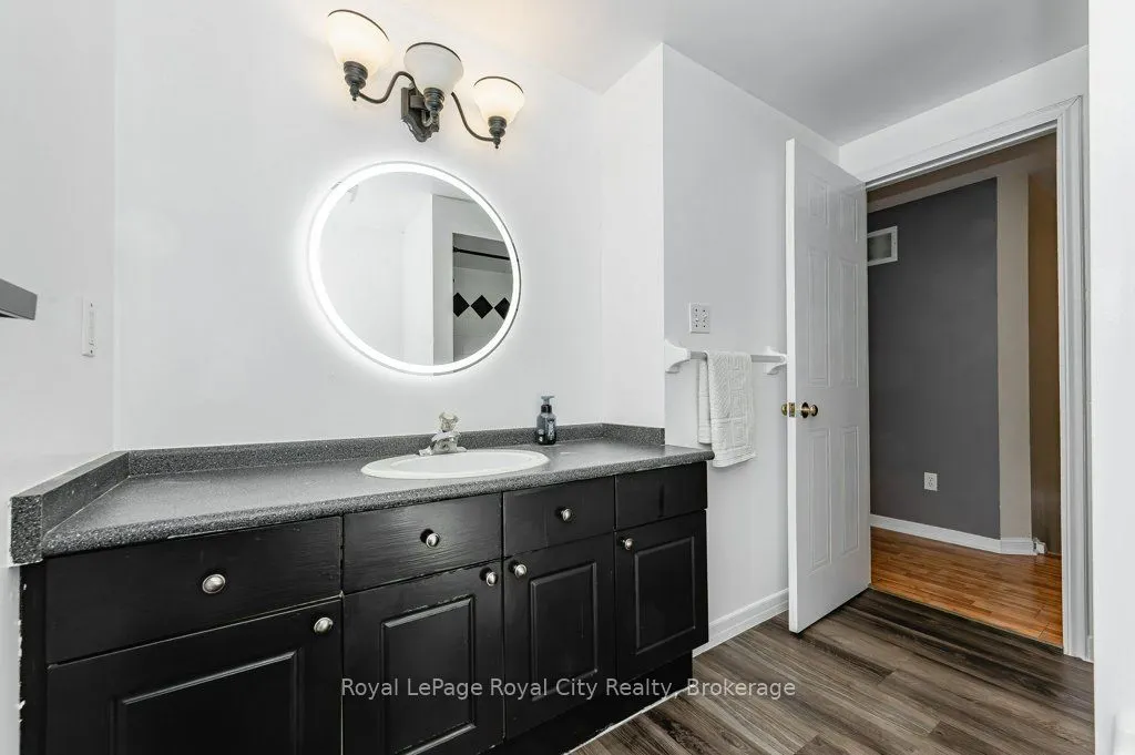 260 Tait Crescent