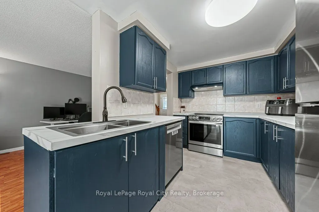 260 Tait Crescent