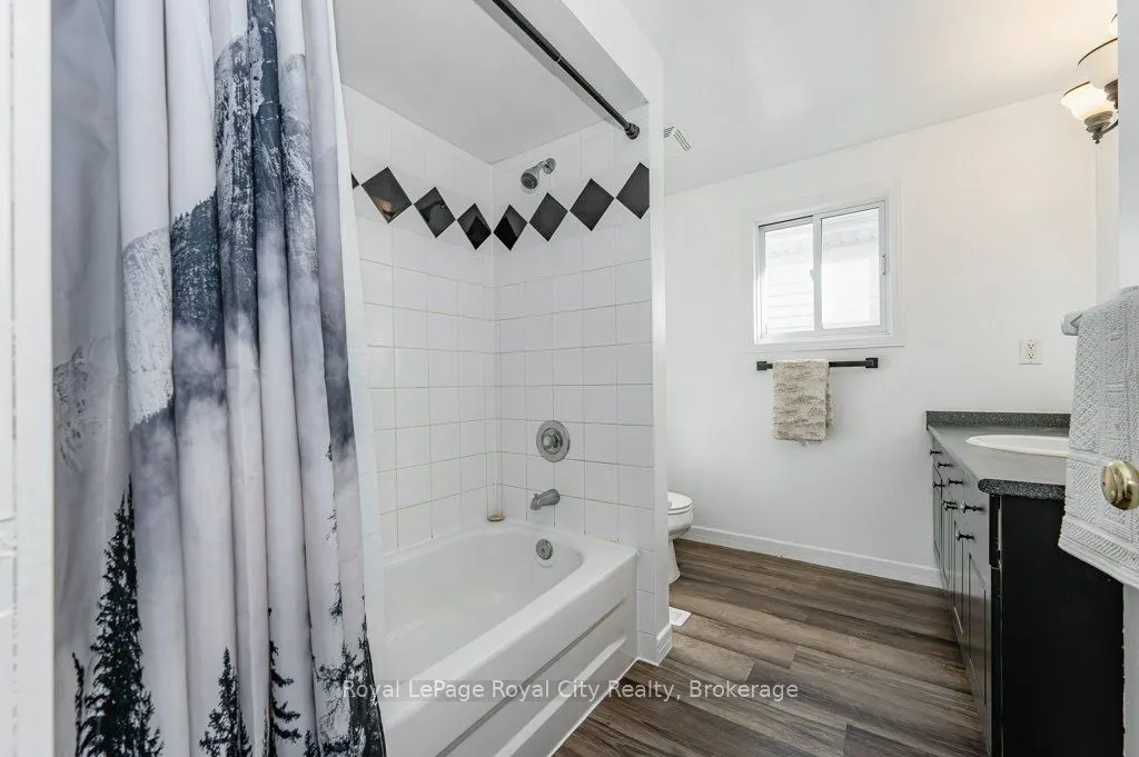 260 Tait Crescent
