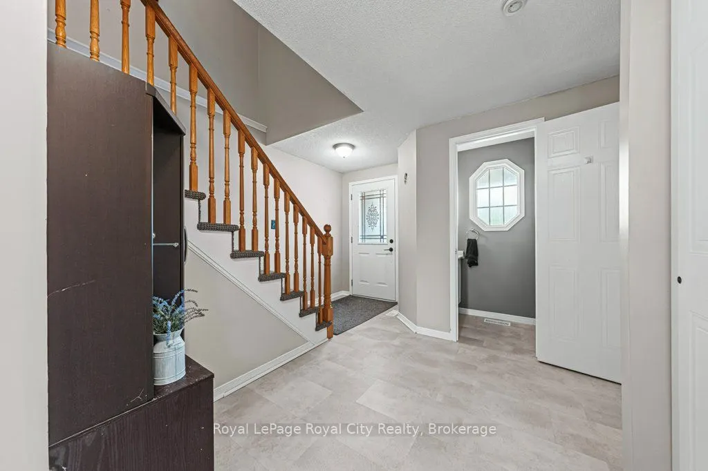 260 Tait Crescent