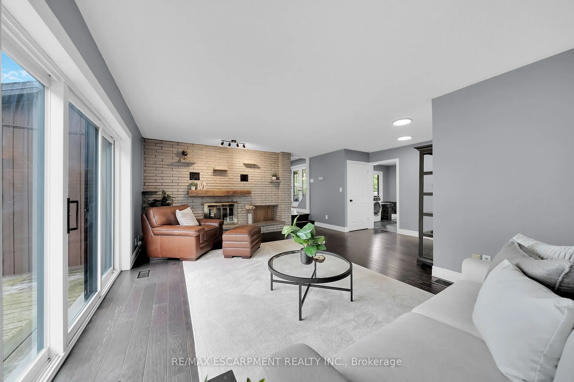 911 Indiana Road E