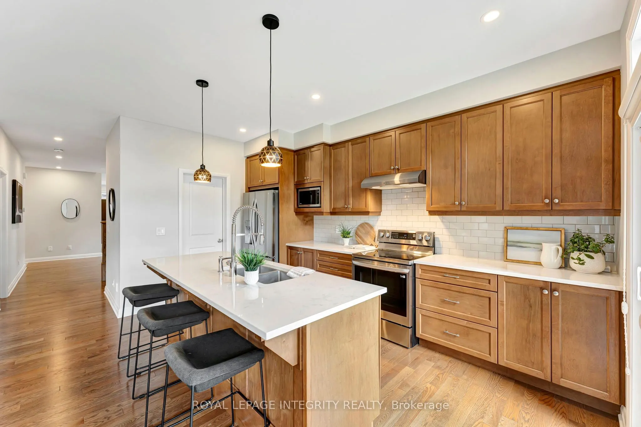 885 Moses Tennisco Street