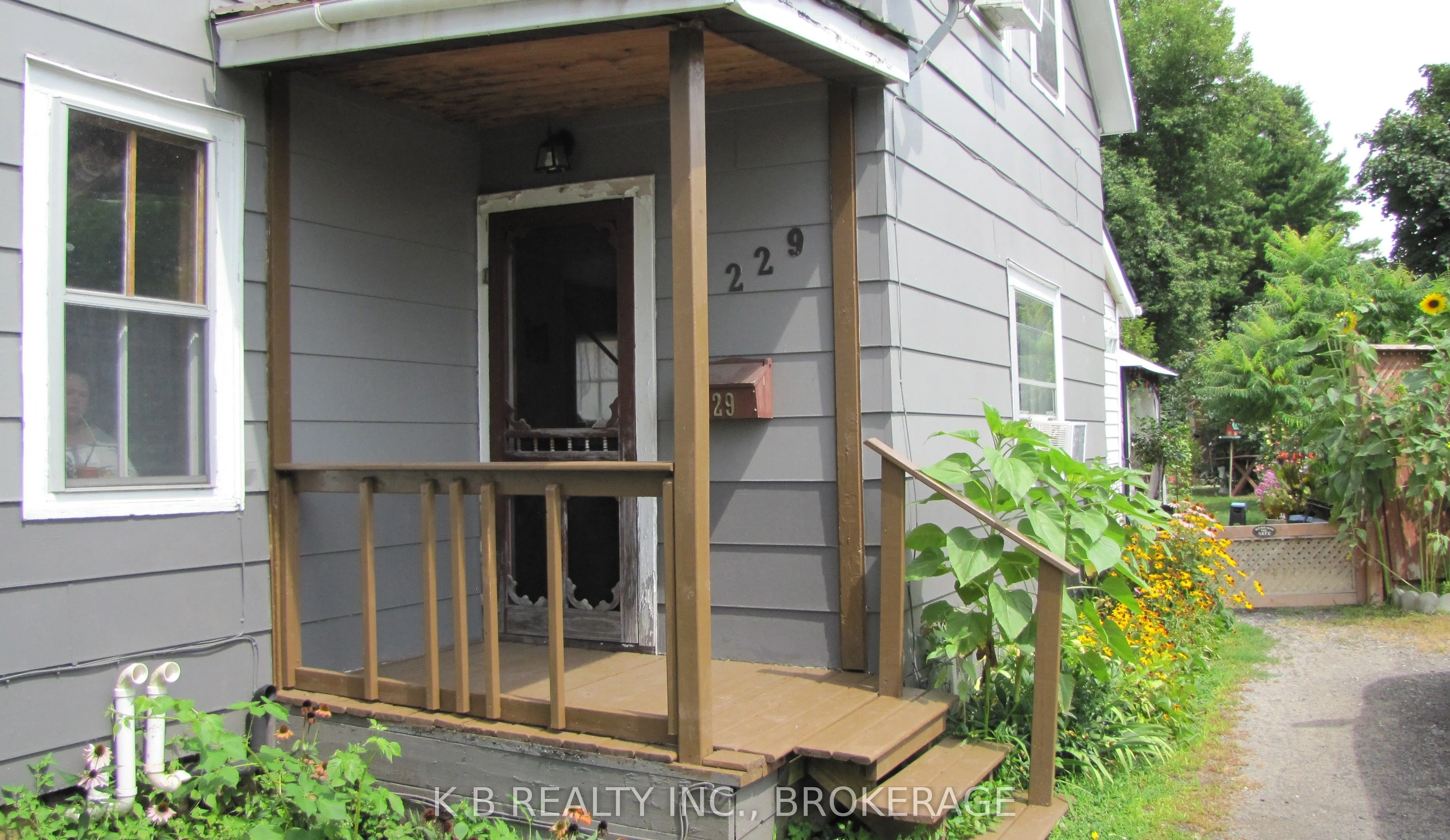 229 Gore Street E