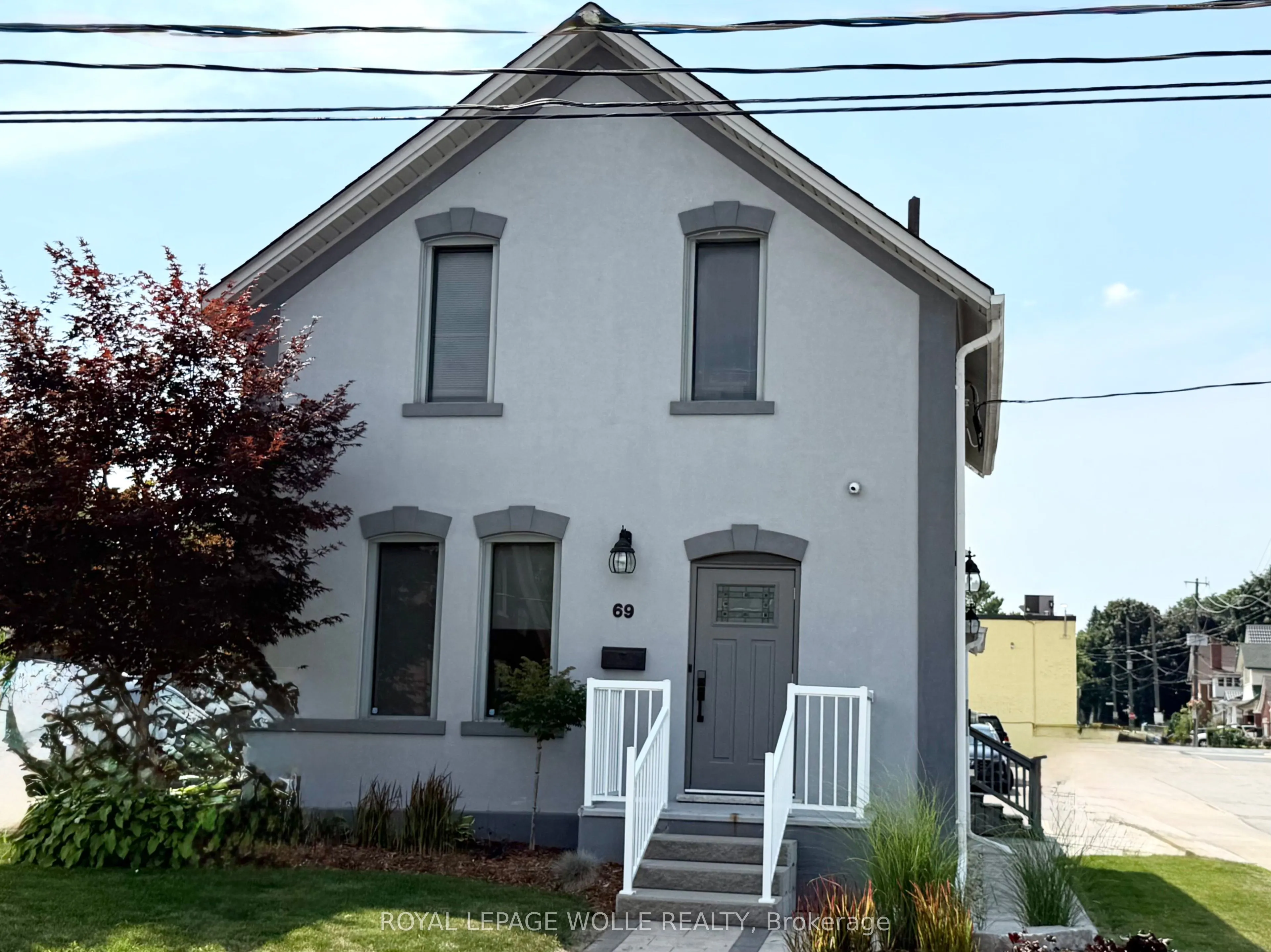 69 Regina Street N