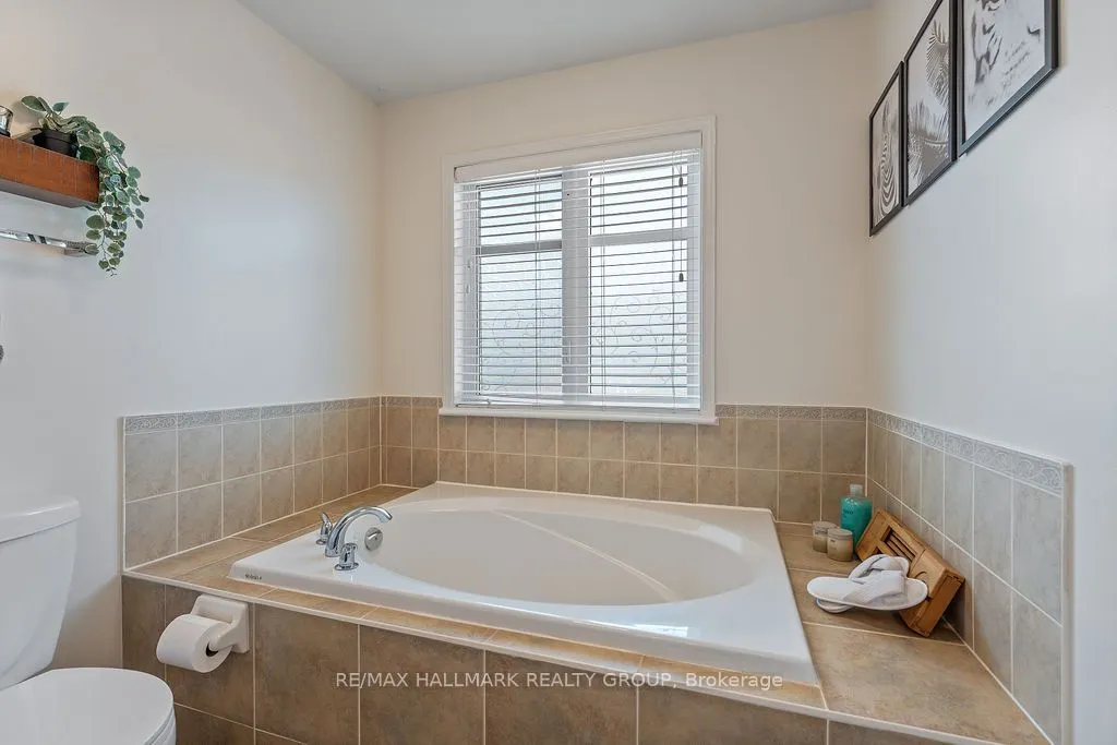 920 Schooner Crescent