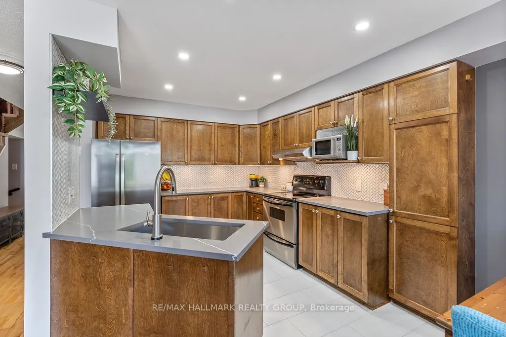 920 Schooner Crescent