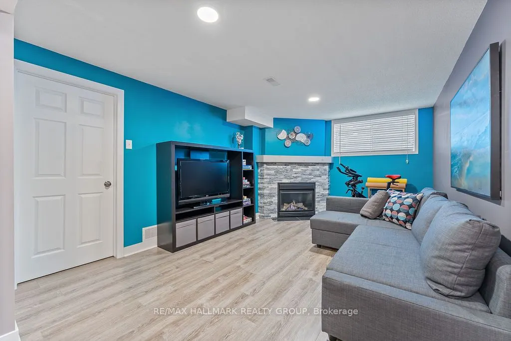 920 Schooner Crescent